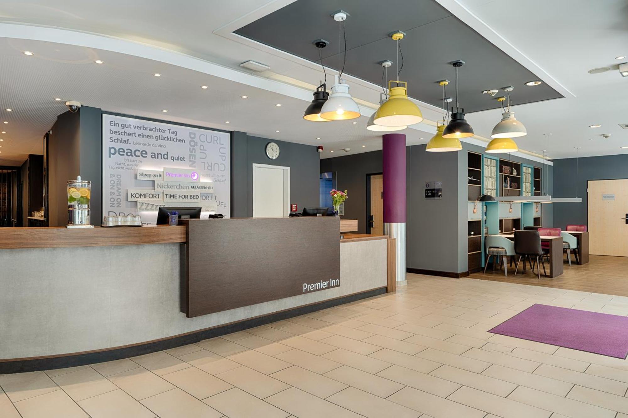 Premier Inn Berlin City Centre Exterior foto